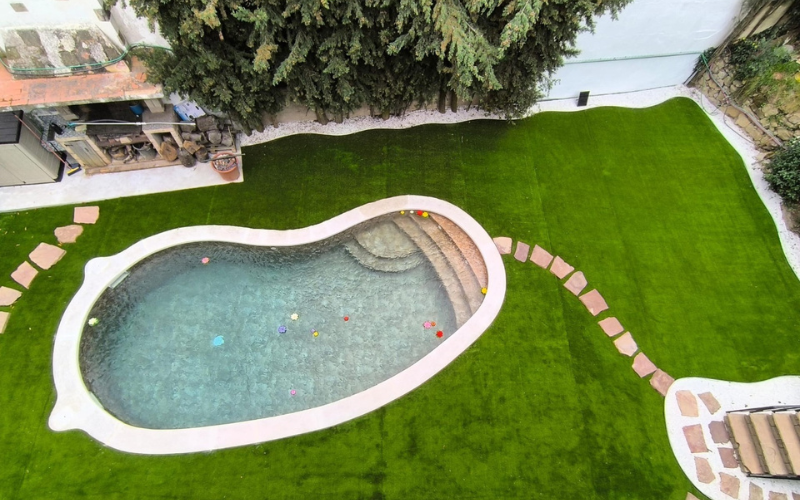 Problemas comunes en piscinas como pérdida de agua y desgaste del revestimiento