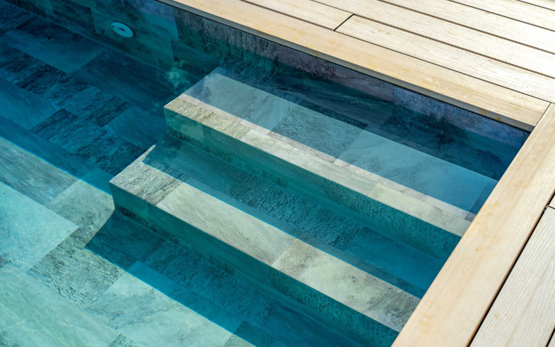 Reparación de piscina en Barcelona con problemas de fuga de agua