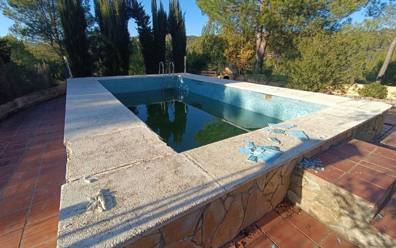 gresite piscina despegado problema
