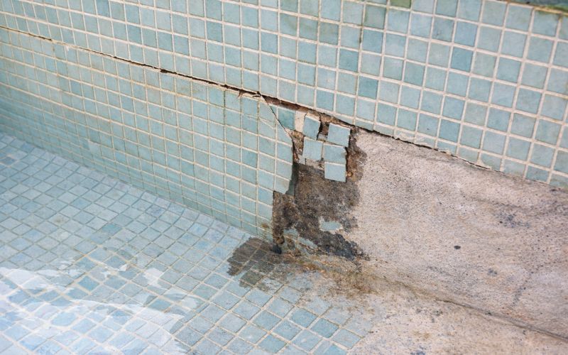 gresite piscina desprendido