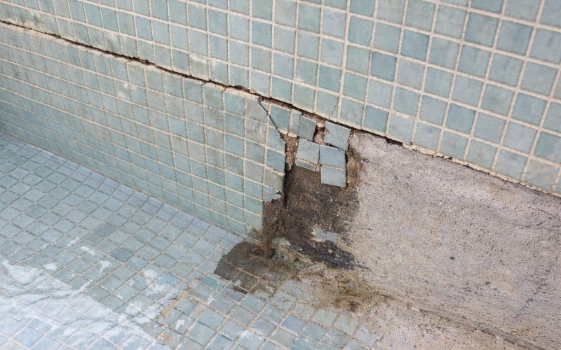 gresite piscina se despega