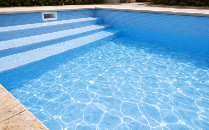 nivel agua piscina descenso leve progresivo