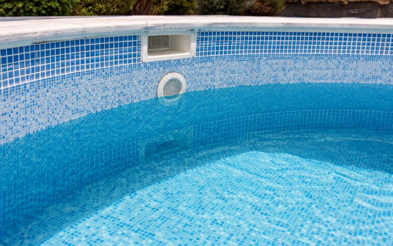 piscina nivel agua bajando rápido