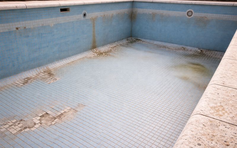 piscina vaciada preparación obra rehabilitación