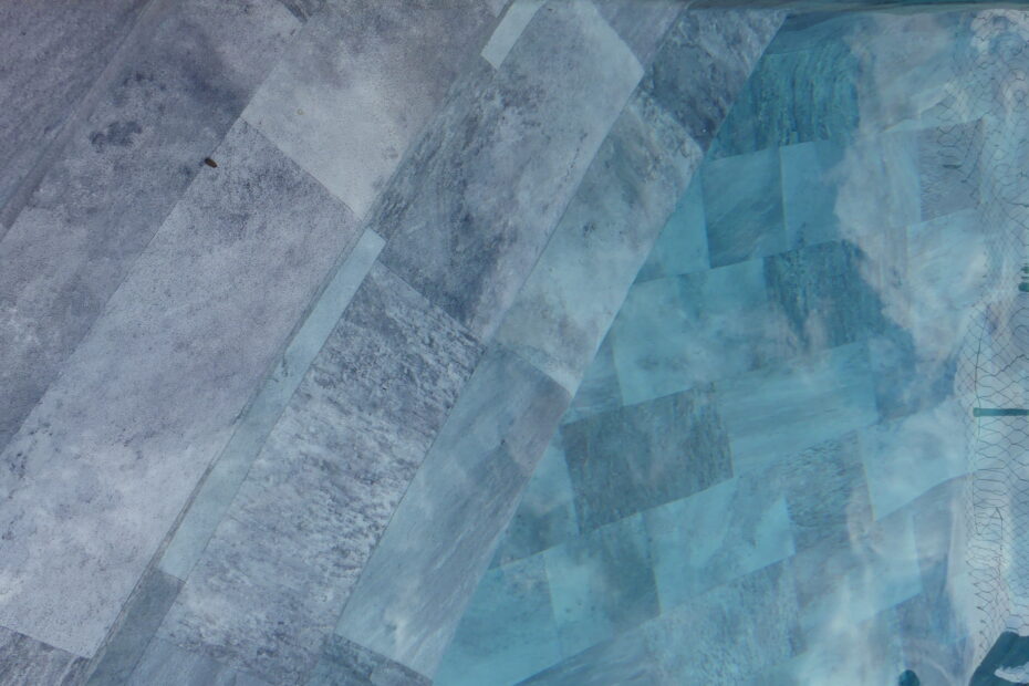 Piscina con pérdida de agua para comprobar si existe evaporación o una fuga